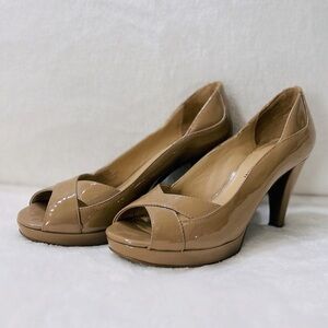 Antonio Melanie Breese Patent Leather Nude peep toe platform pump size 6.5